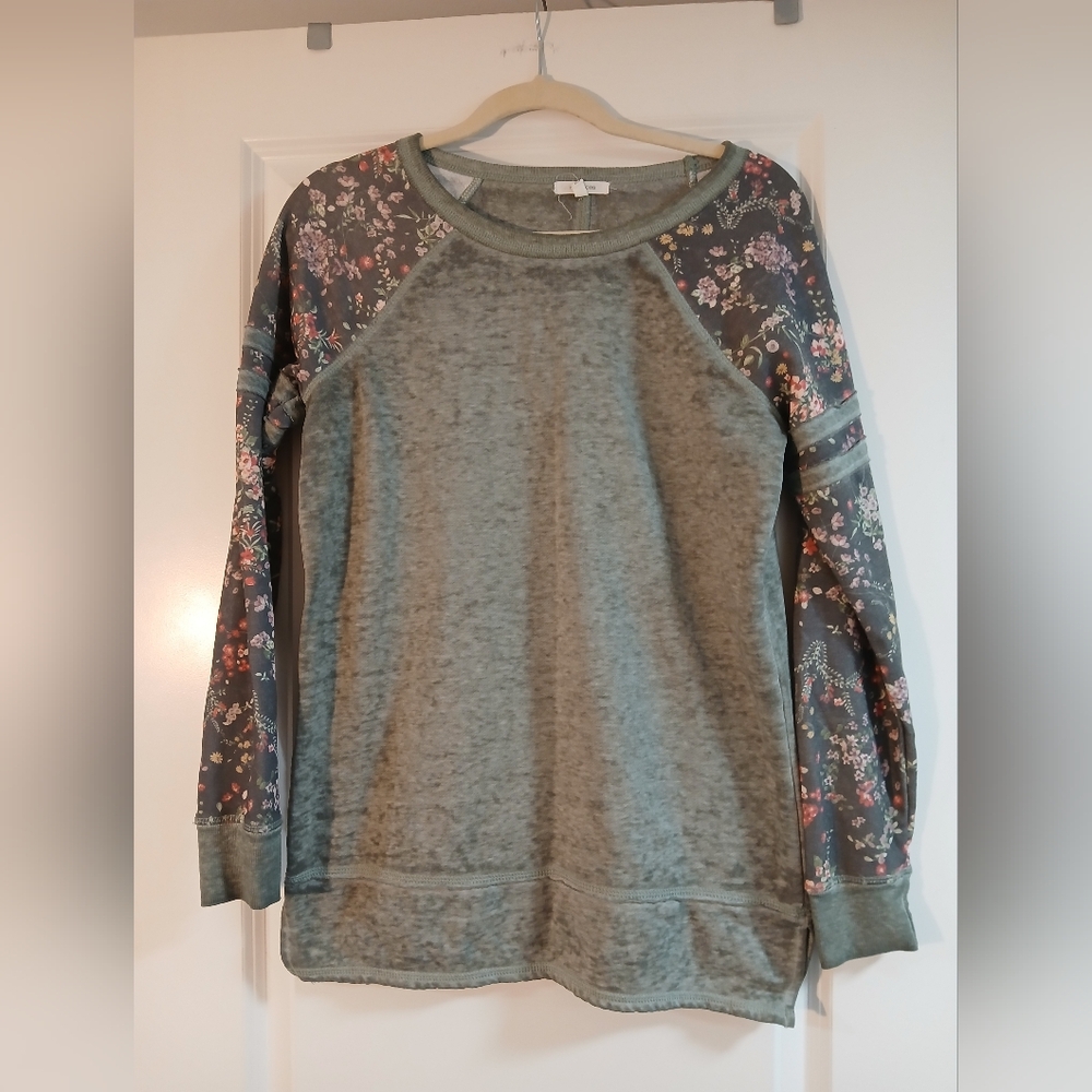 ☀️ 3 For $15 Maurices Olive Green Casual Top